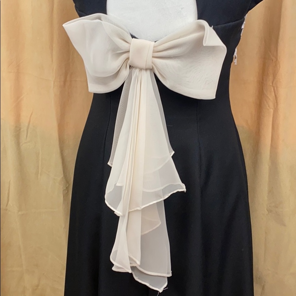 Black and Cream Evening gown - Picture 6 of 15